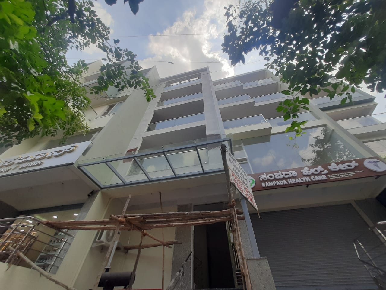 Flat For Sale At Mahalakshmipuram.